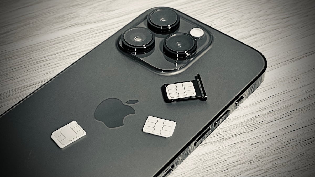 iPhone と SIMカード iPhone Mania