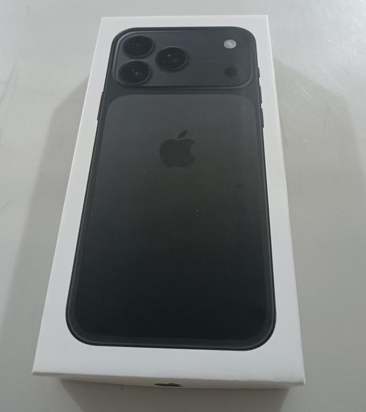 Fake iPhone17 Pro_1