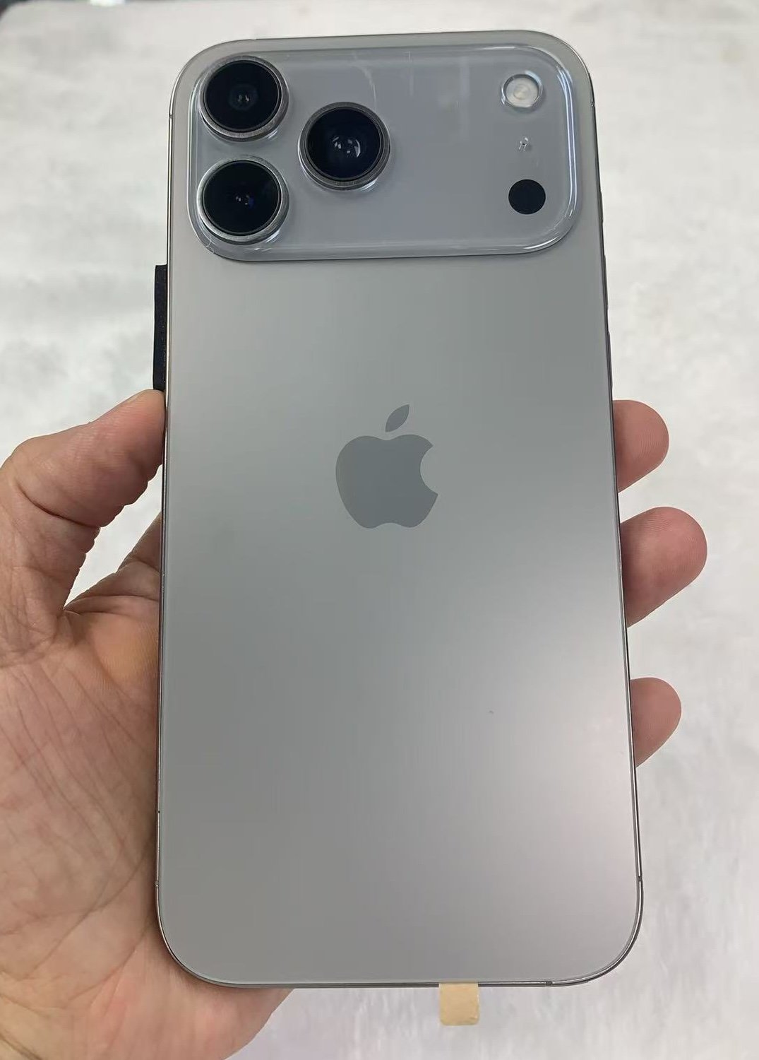 Fake iPhone17 Pro_3