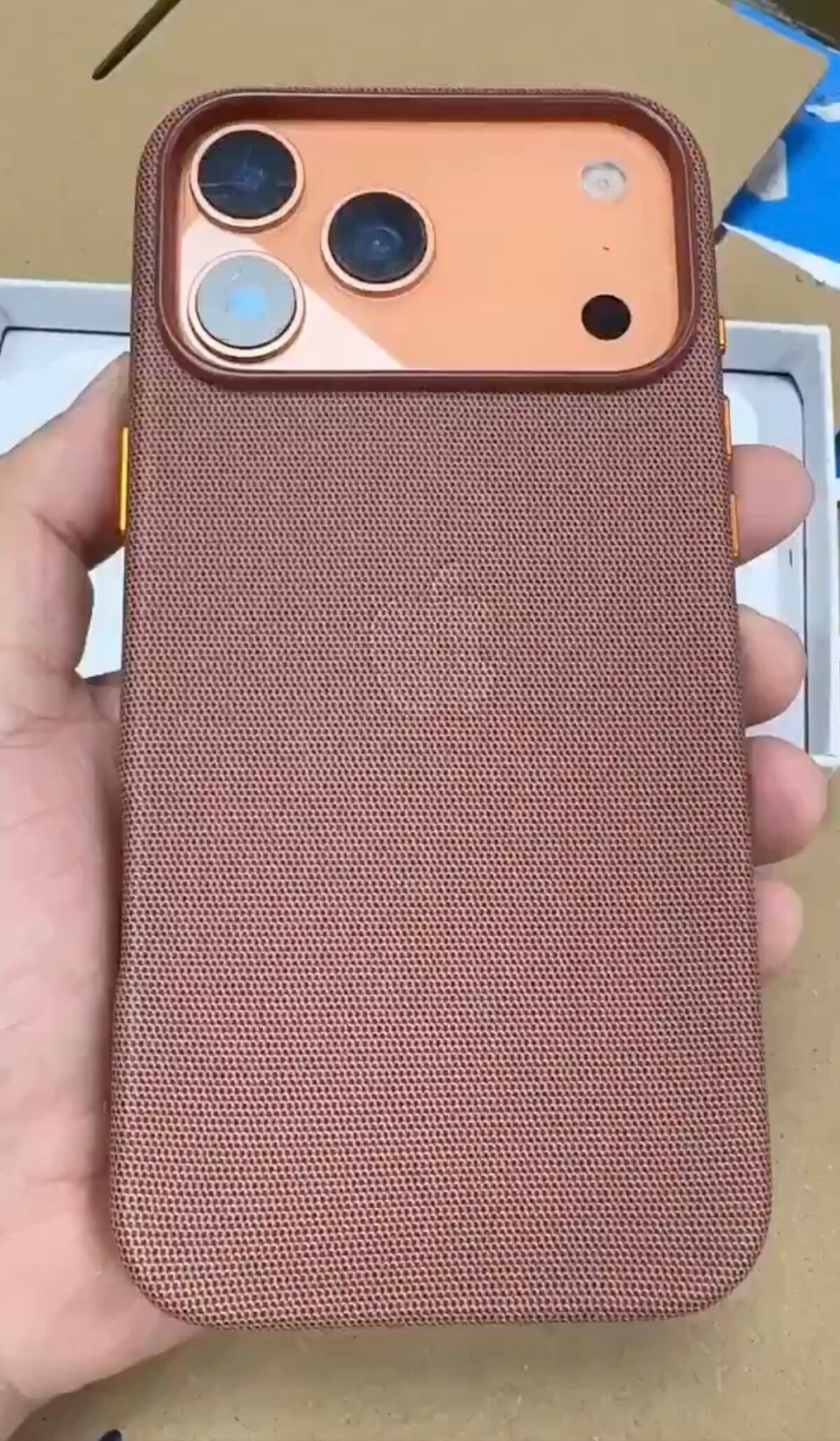 iPhone17 Pro techwoven MB_1