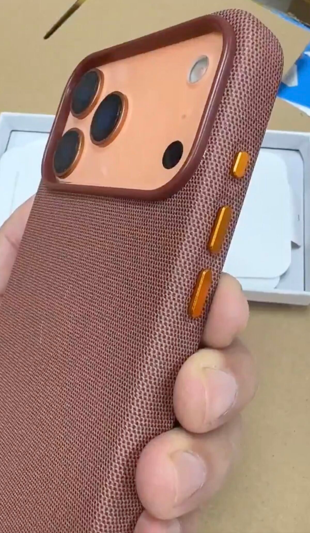 iPhone17 Pro techwoven MB_2