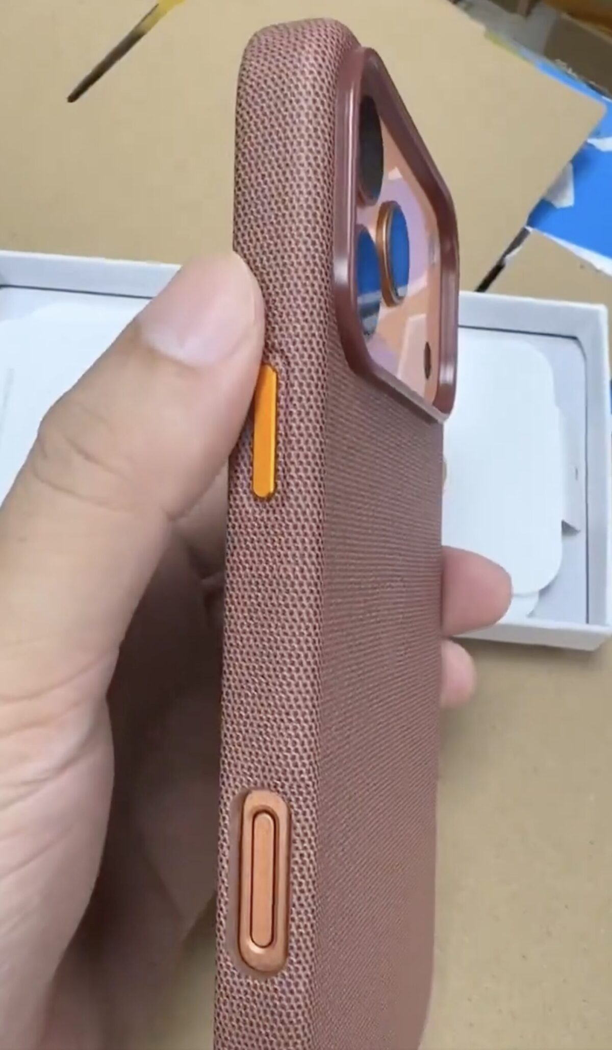iPhone17 Pro techwoven MB_3