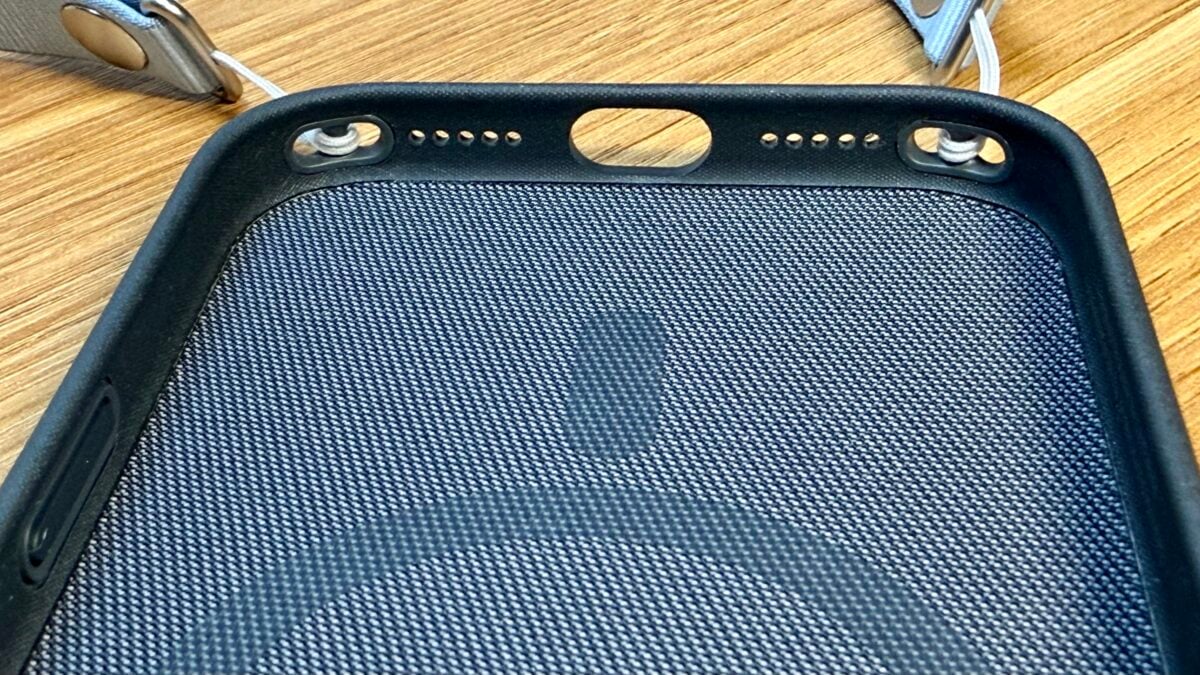 iPhone17 Pro用 Apple テックウーブンケース レビュー