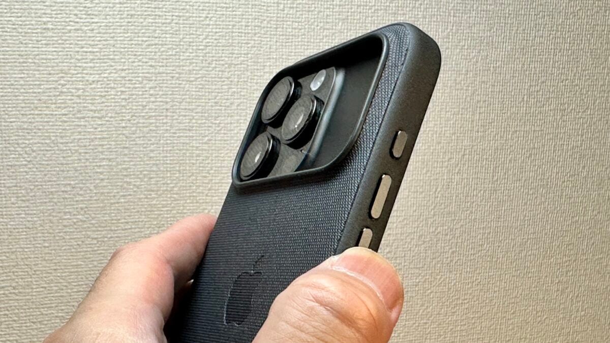 iPhone17 Pro用 Apple テックウーブンケース レビュー