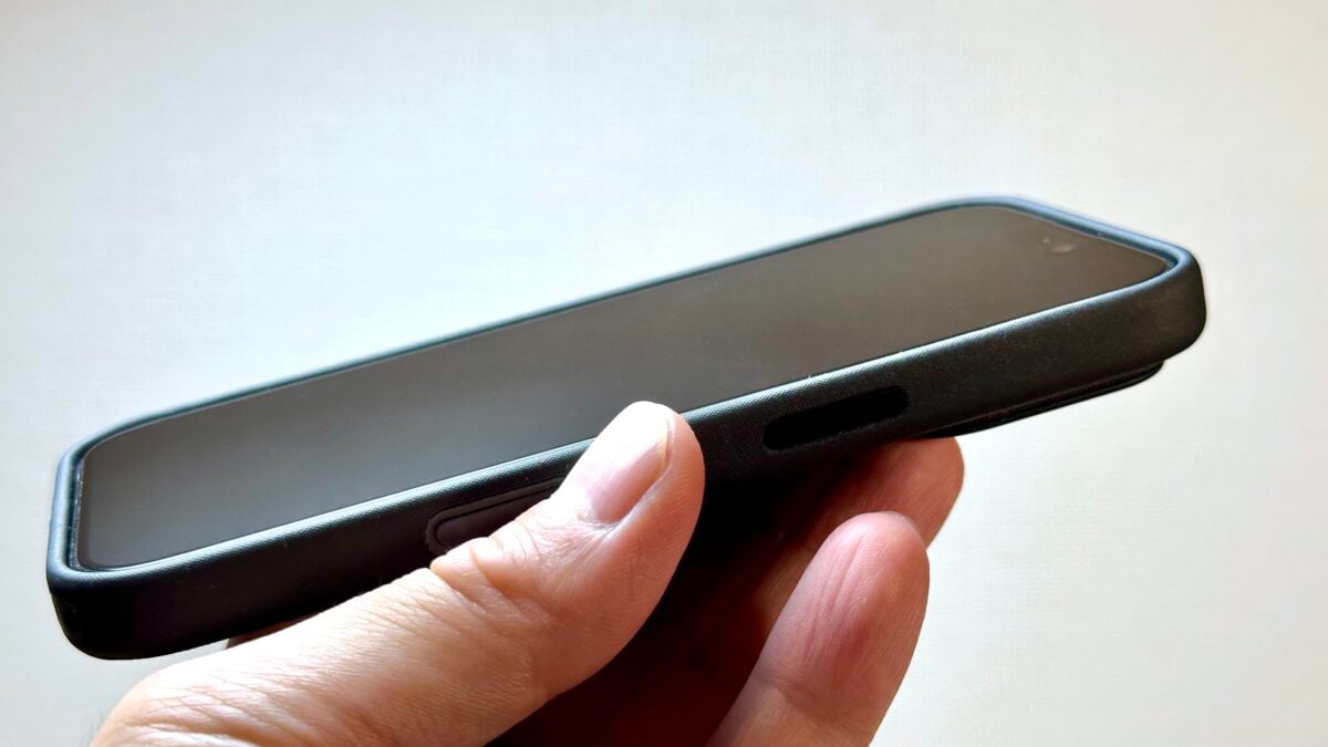 iPhone17 Pro用 Apple テックウーブンケース レビュー