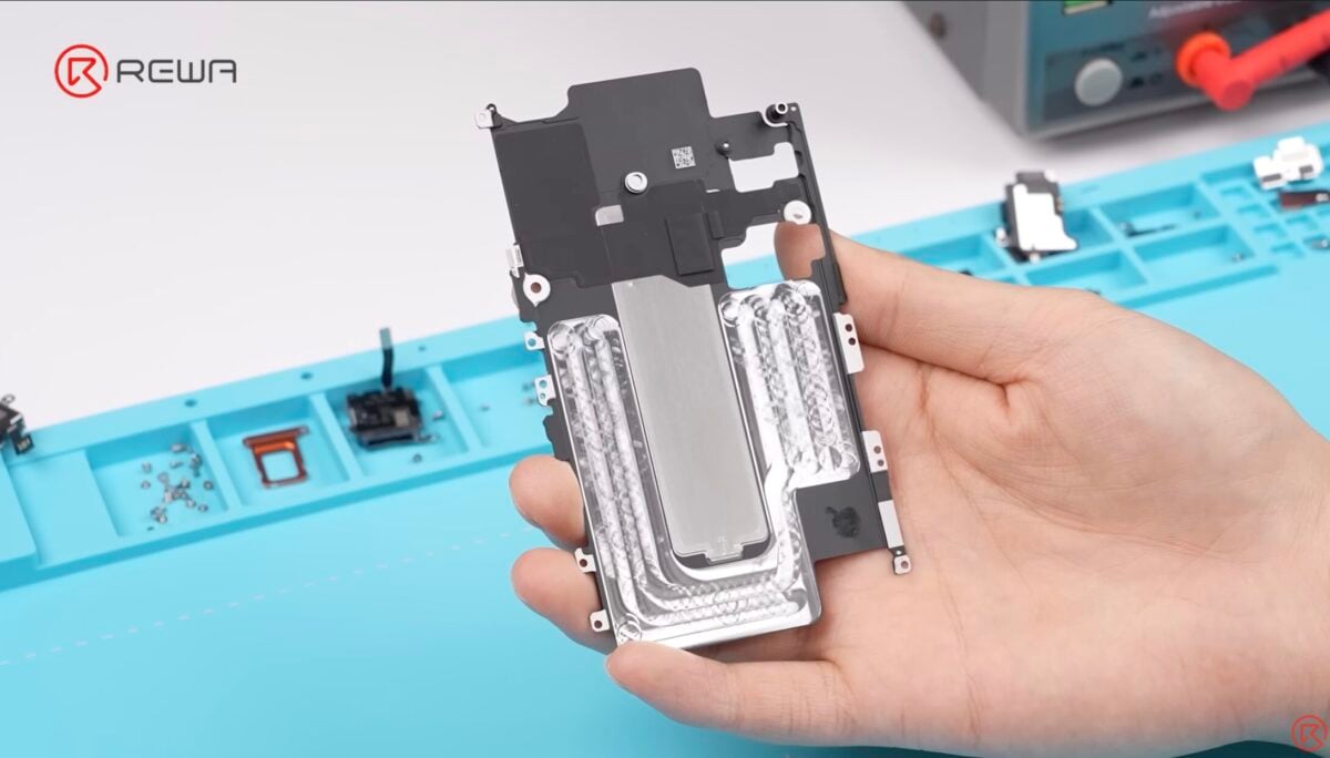 iPhone17 pro teardown_18