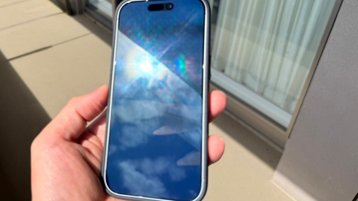 iPhone17 Pro Simplism 「極黒 超低反射 画面保護フィルム 位置ピタ」レビュー hato/iPhone Mania