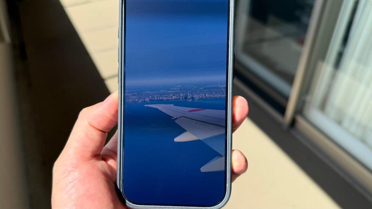 iPhone17 Pro Simplism 「極黒 超低反射 画面保護フィルム 位置ピタ」レビュー hato/iPhone Mania