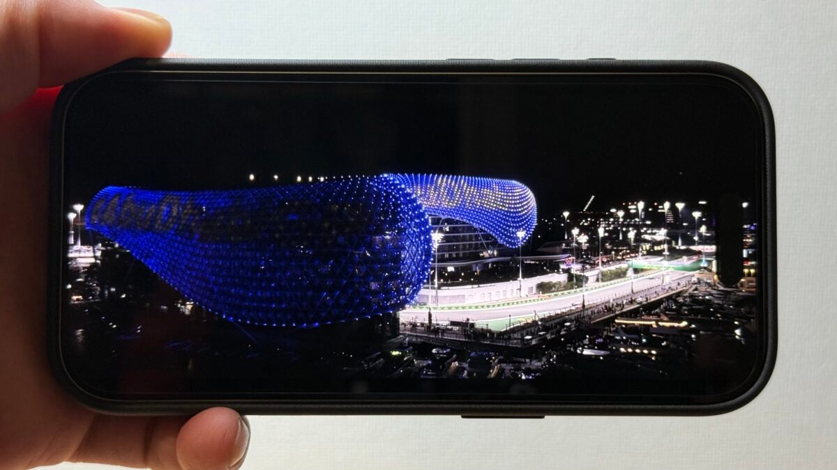 iPhone17 Pro Simplism 「貼るピタNEO」 ガラスフィルム レビュー
