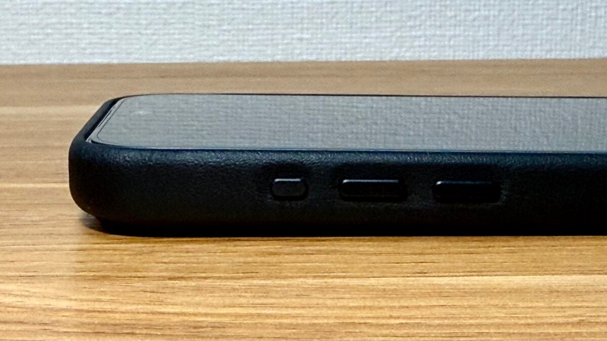 iPhone17 Pro トリニティSimplism「[NUNO] MagSafe対応 背面シリコンレザーケース」レビュー