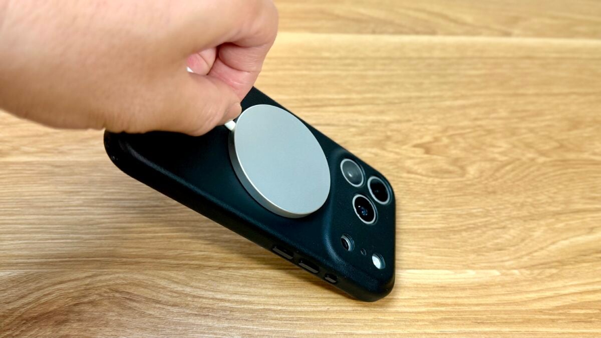 iPhone17 Pro トリニティSimplism「[NUNO] MagSafe対応 背面シリコンレザーケース」レビュー