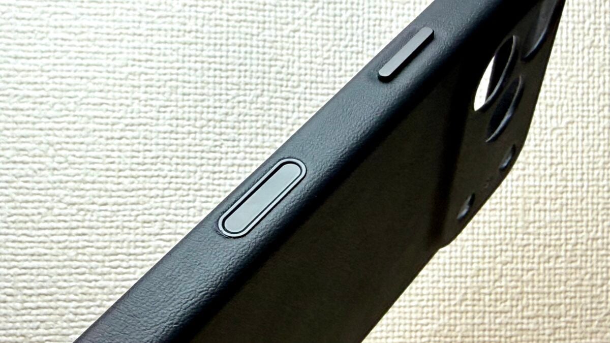iPhone17 Pro トリニティSimplism「[NUNO] MagSafe対応 背面シリコンレザーケース」レビュー