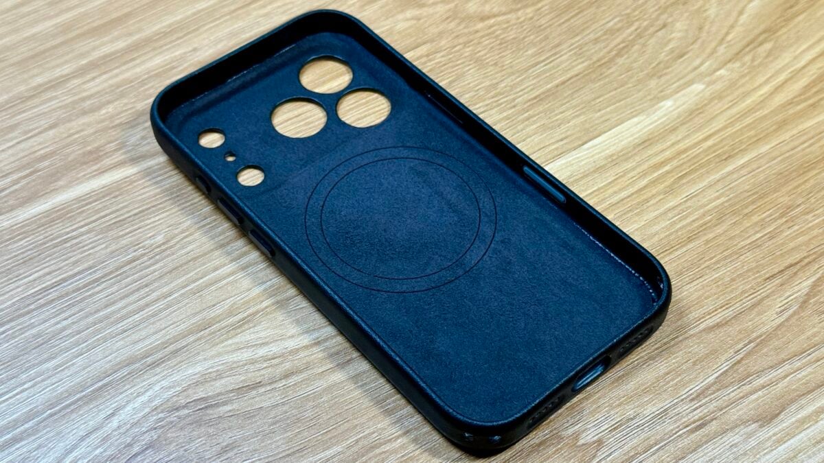 iPhone17 Pro トリニティSimplism「[NUNO] MagSafe対応 背面シリコンレザーケース」レビュー