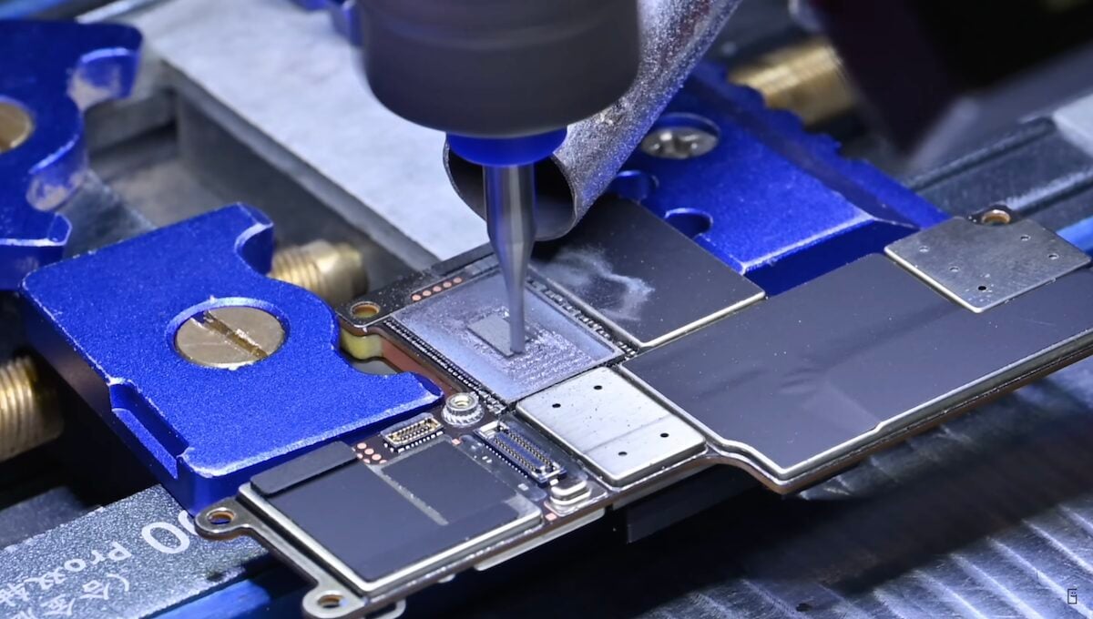 iPhone Airに特殊なNAND型フラッシュを搭載か〜自家改造での容量増加に失敗