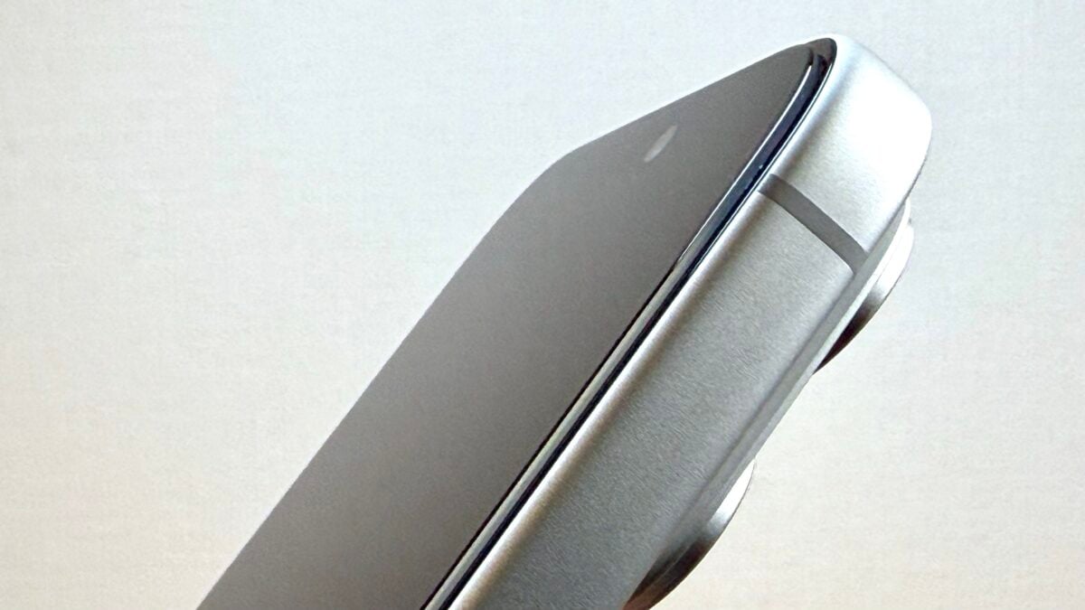 iPhone17 Pro Deff ガラスフィルム「ULTRA HARD GLASS」 レビュー