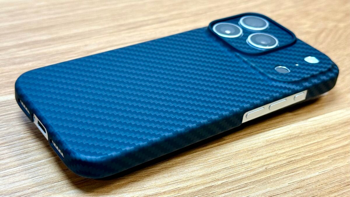 Deff 「Ultra Slim & Light Case DURO」「Ultra Slim & Light Case DURO Special Edition」 iPhone17 Pro レビュー