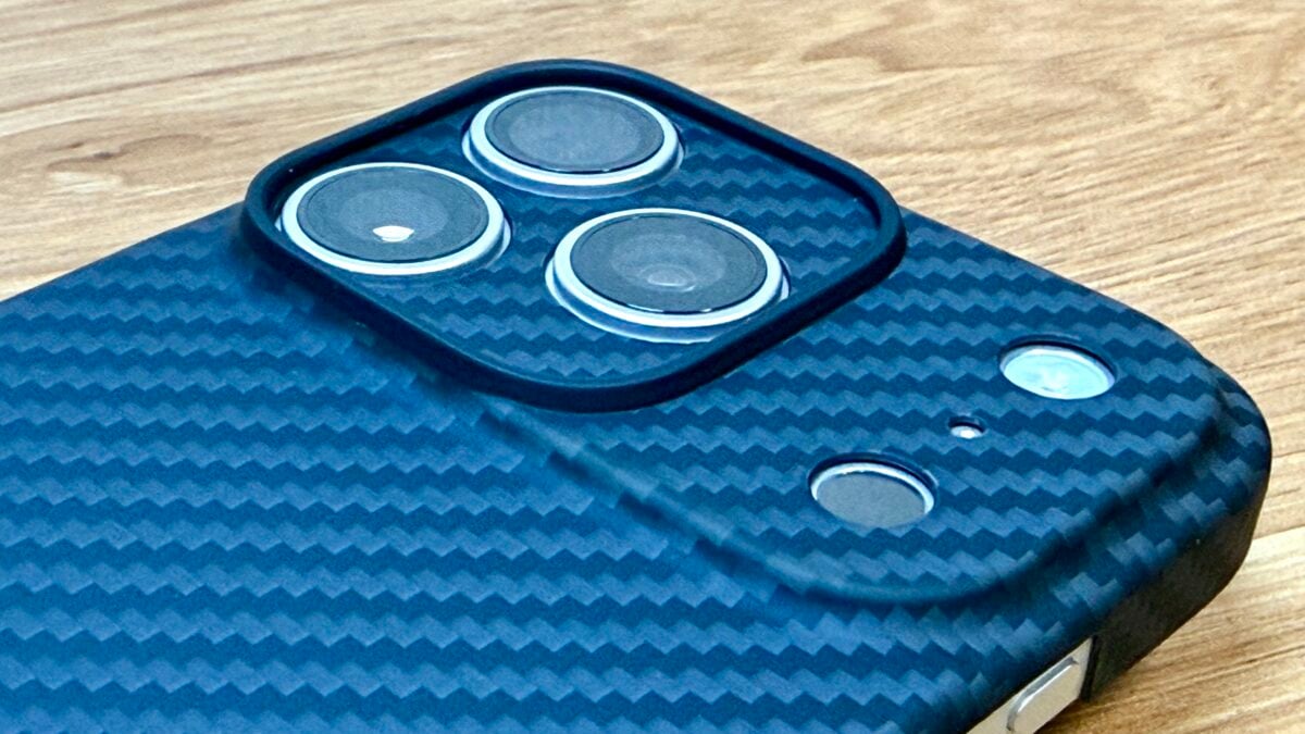 Deff 「Ultra Slim & Light Case DURO」「Ultra Slim & Light Case DURO Special Edition」 iPhone17 Pro レビュー