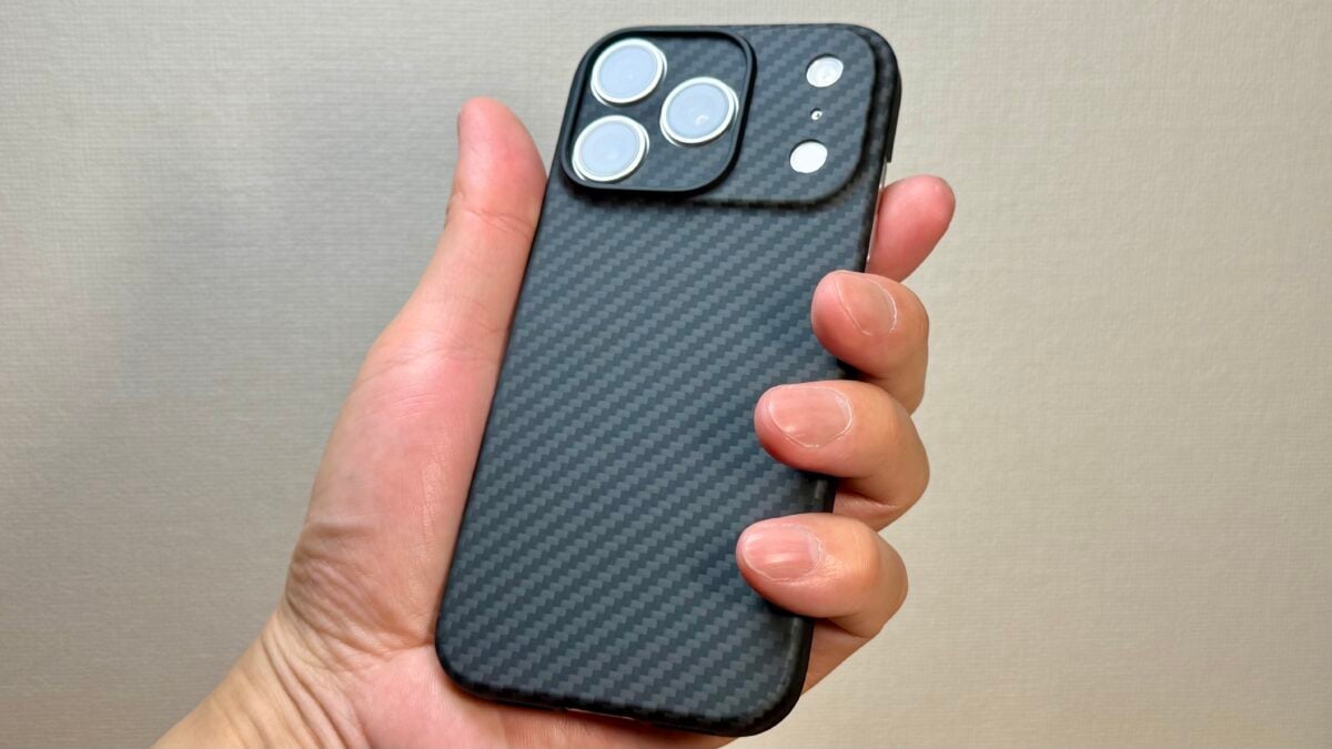 Deff 「Ultra Slim & Light Case DURO」「Ultra Slim & Light Case DURO Special Edition」 iPhone17 Pro レビュー