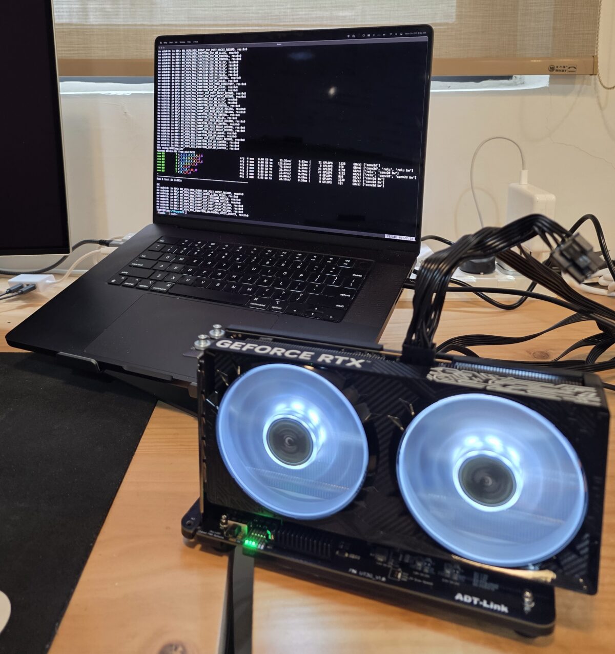 Appleシリコン搭載MacBookでNVIDIA製GPUが動作！外付けドックを開発