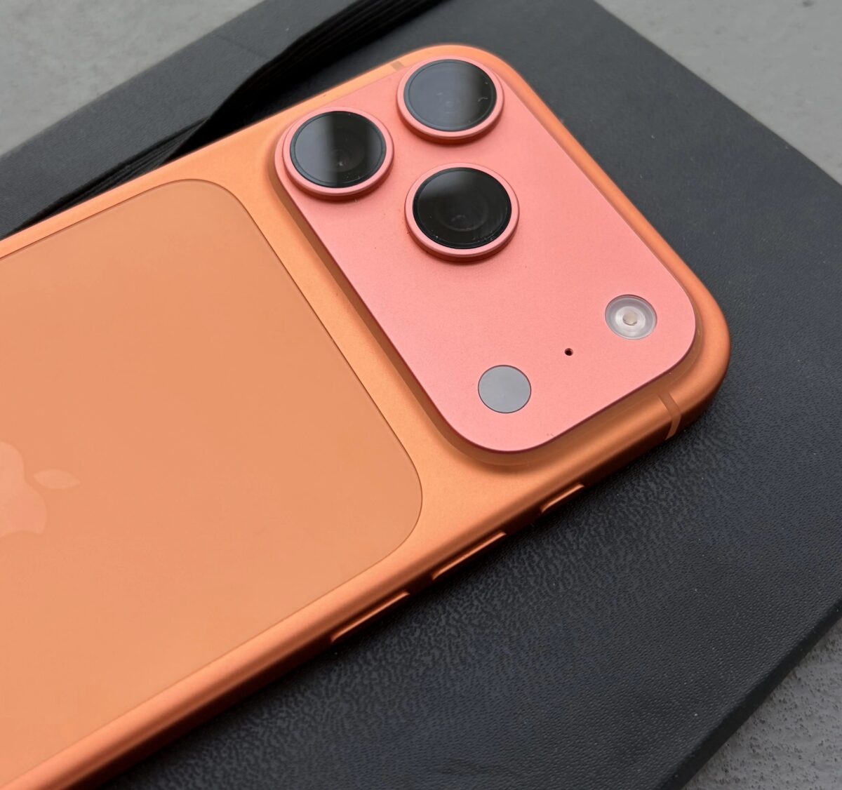 iphone17 pro orange issue_2