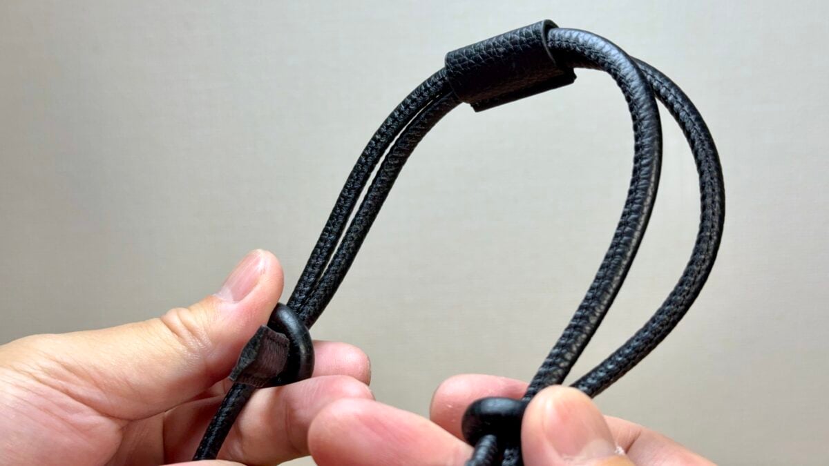 objcts.io デタッチャブルストラップ付スリムカードホルダー iPhone17 Pro レビュー