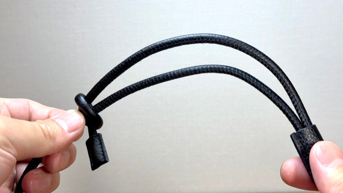 objcts.io デタッチャブルストラップ付スリムカードホルダー iPhone17 Pro レビュー