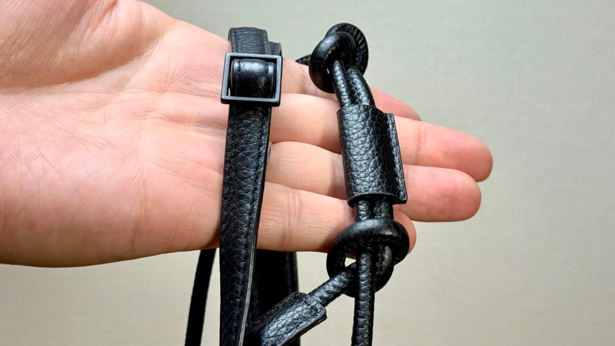 objcts.io デタッチャブルストラップ付スリムカードホルダー iPhone17 Pro レビュー