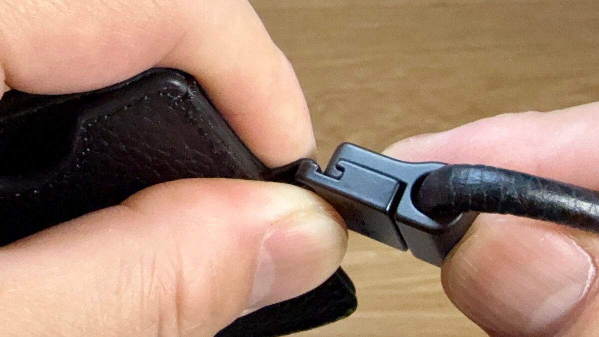 objcts.io デタッチャブルストラップ付スリムカードホルダー iPhone17 Pro レビュー