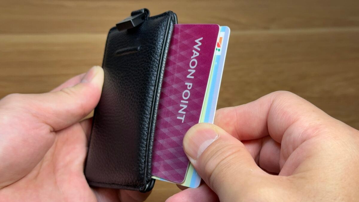 objcts.io デタッチャブルストラップ付スリムカードホルダー iPhone17 Pro レビュー