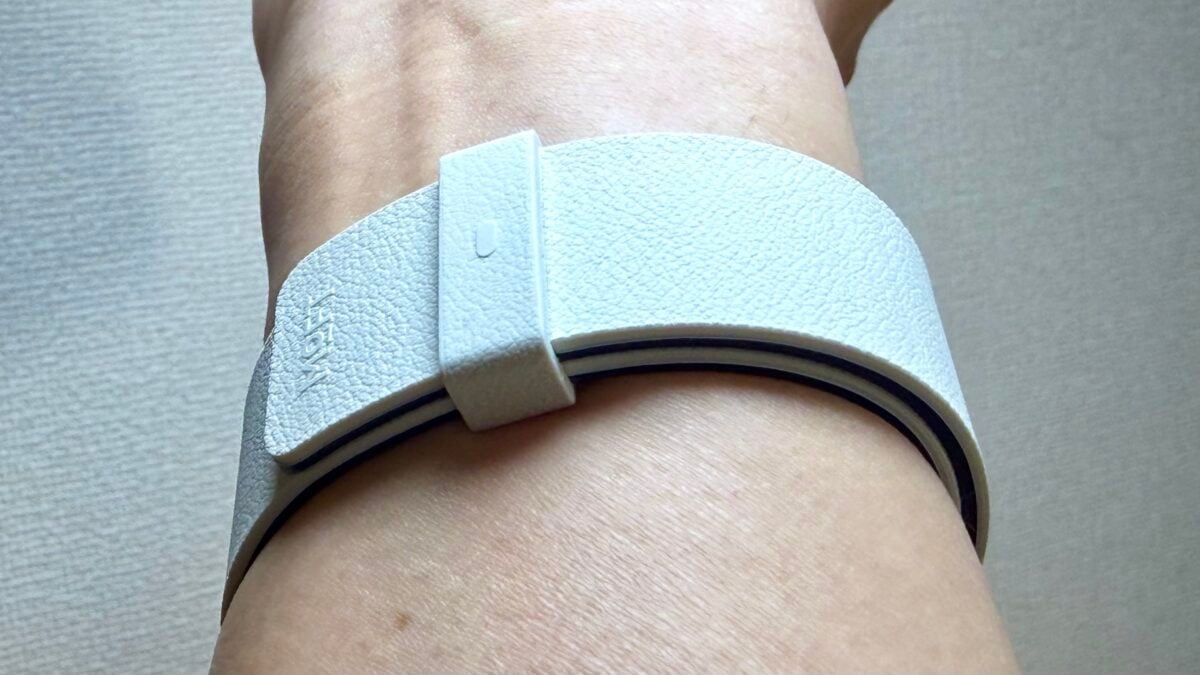 MOFT「Apple Watch用マグネット式シリコンバンド」レビュー