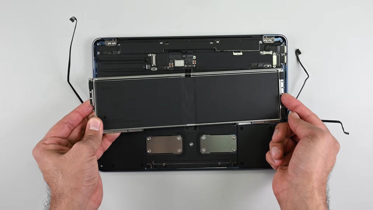 MacBook Neoはバッテリーの取り替えやすさも“ネオ”だった！