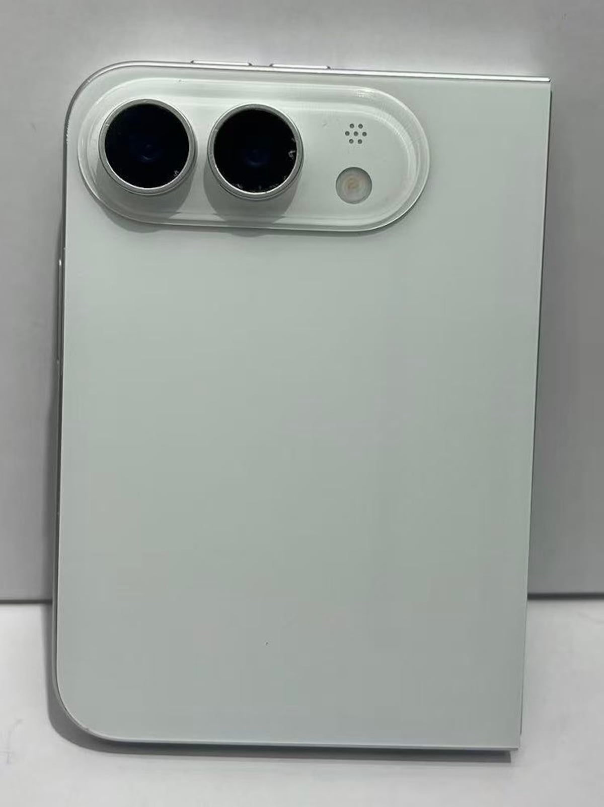 iphone fold SD_1