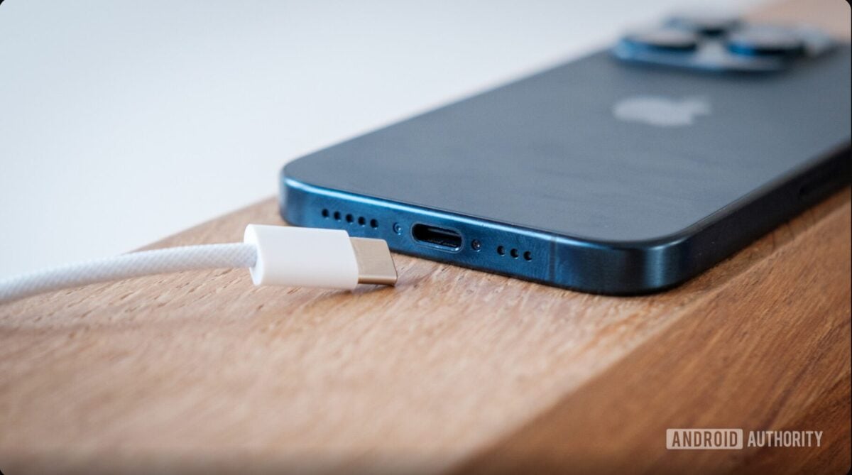 iPhoneの充電が遅いのはなぜ？USB-Cケーブルの落とし穴