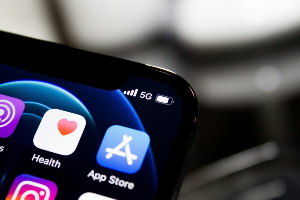 iPhoneと5Gネットワークのイメージ