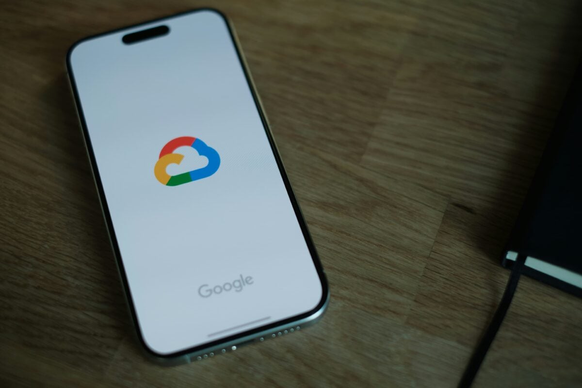 スマートフォンでクラウドストレージを使用するイメージ