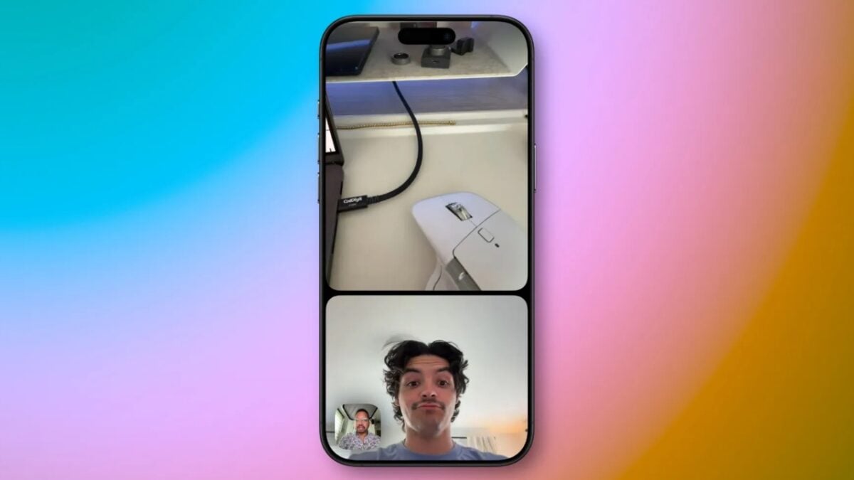 iPhoneのFaceTime画面に、机を映すリアカメラ映像と通話者を映すフロントカメラ映像が同時表示されている様子