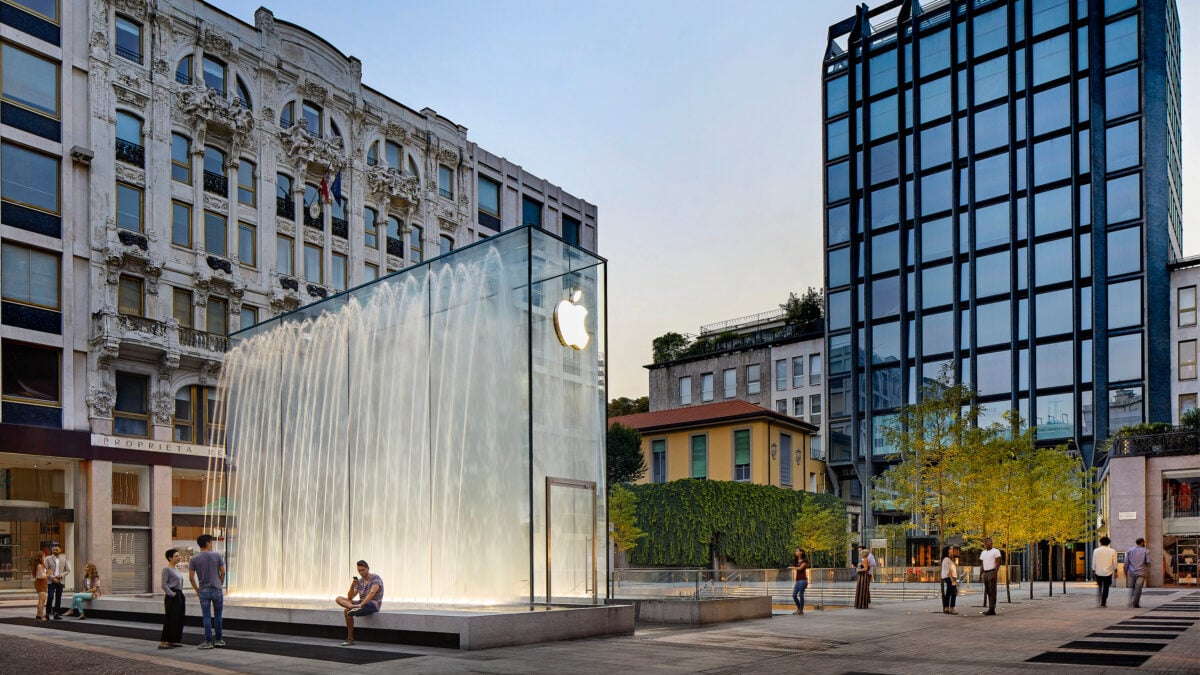 AppleのiPhone広告がイタリアで物議〜乳幼児のスマホ利用を助長との批判