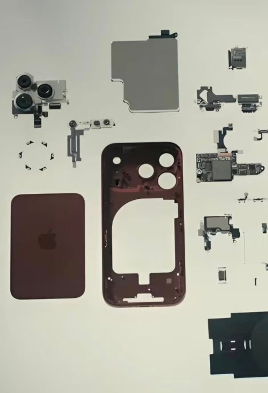 iPhone18 Proとみられる内部部品の分解画像