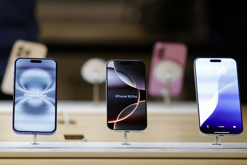 店頭に展示された複数のiPhone