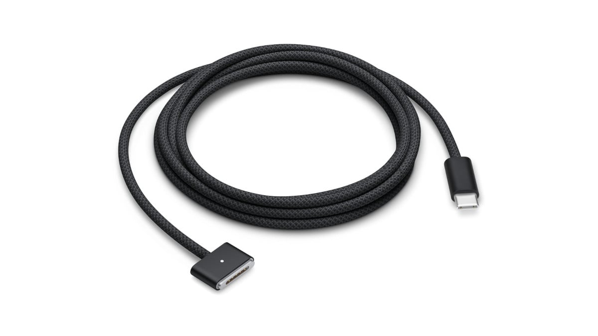 Apple、MagSafe 3充電ケーブルのファームウェアを約3年半ぶりに更新