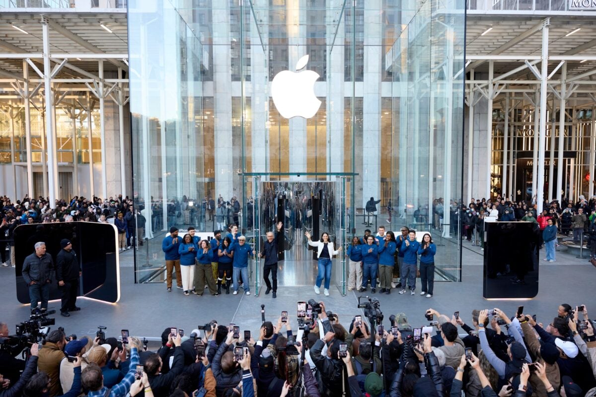 iPhone Duo初期在庫の80％が店頭へ？予約直後に3カ月待ちの真相